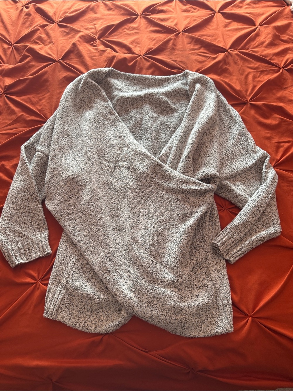 Women’s V-Neck faux wrap Sweater in Light Gray